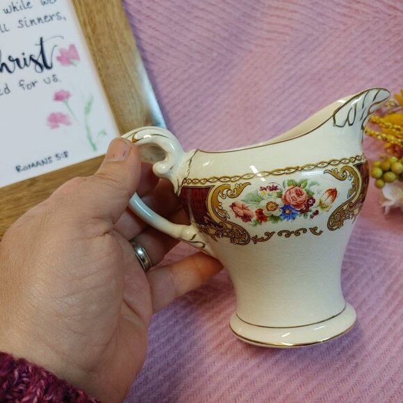 ⭐️2/$30 Myott Staffordshire England Maroon Flower Bouquet Creamer - Picture 7 of 8